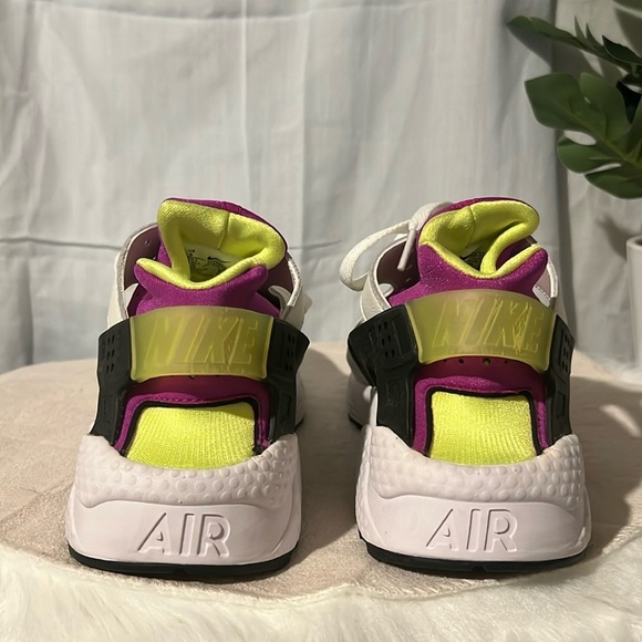 Nike 2021 Air Huarache 'Magenta' - Picture 5 of 8